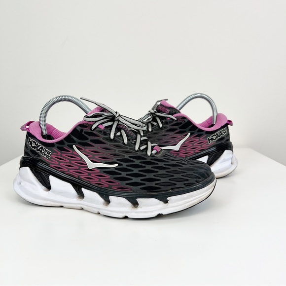 Hoka Shoes - Hoka One One Vanquish 2 black/fuchsia Size 6
